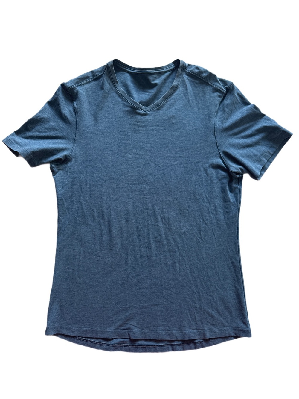 Lululemon Men's V-Neck Tee in Slate Blue Medium